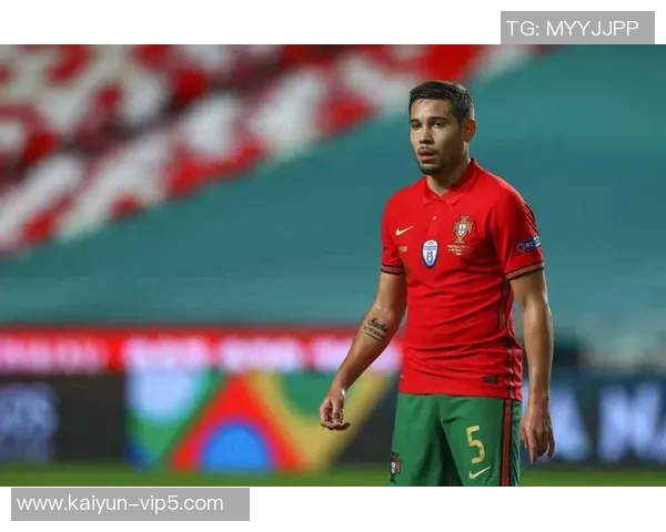 足球场上的绝代风华 这些球星不仅技术超群更拥有惊艳的帅气外貌